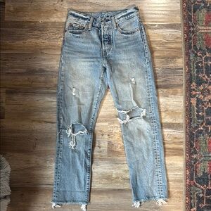 Distressed Light Blue Levi’s wedgie straight